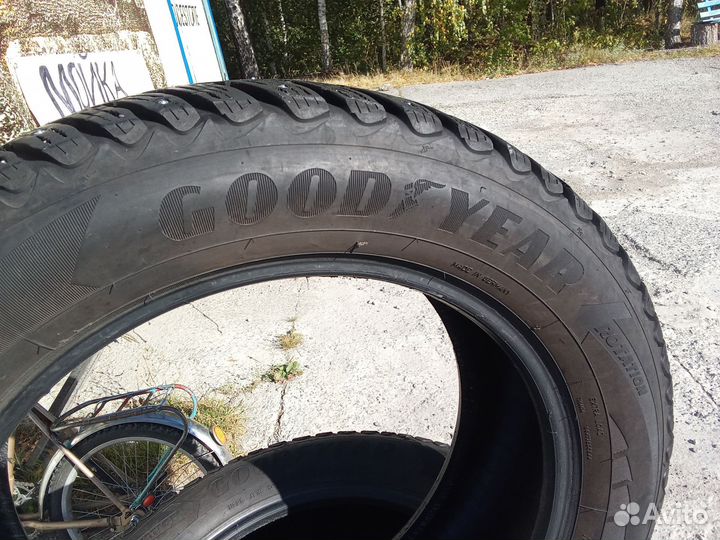 Goodyear UltraGrip 255/55 R19