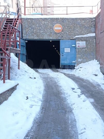 Гараж, > 30 м²