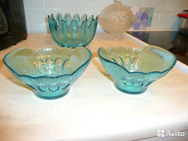 Салатники из синего стекла плюс конфетница