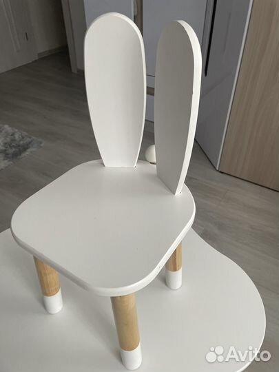 Детский стол со стулом