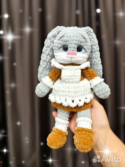 Зайка школьница Вязаные игрушки