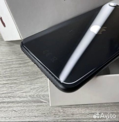 iPhone SE, 64 ГБ