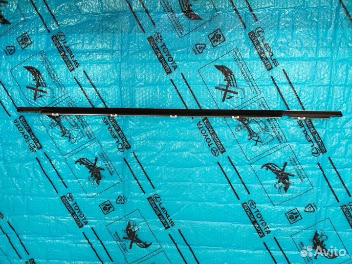 Молдинг стекла Lexus Rx (3) задний правый нижний