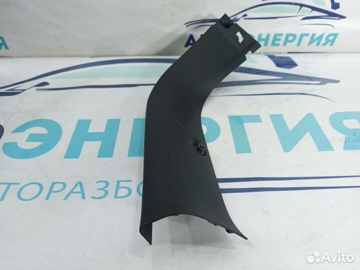 Обшивка крышки багажника задняя правая Geely