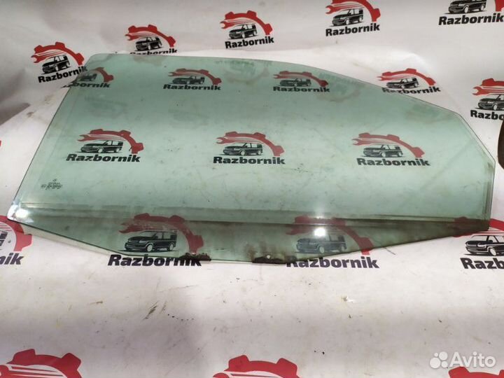 Стекло двери переднее правое Mercedes V-Class W638