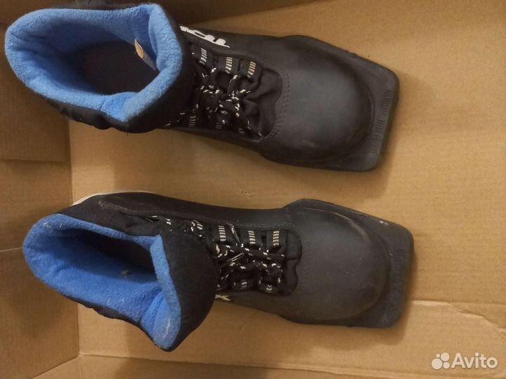 Лыжи и ботинки