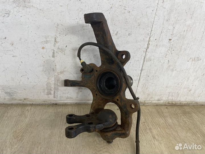 Кулак поворотный передний правый Mitsubishi Pajero