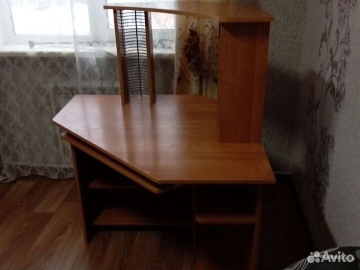 Компьютерный стол