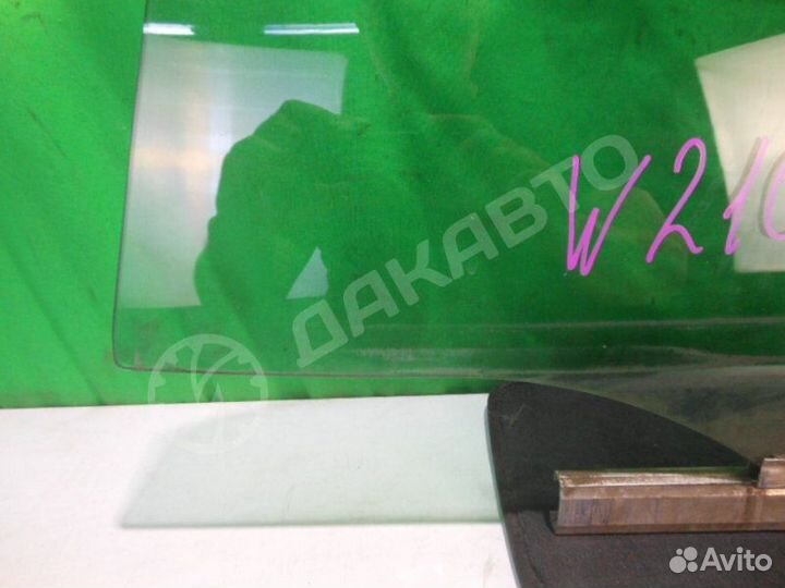 Стекло двери переднее левое Mercedes-Benz E W210
