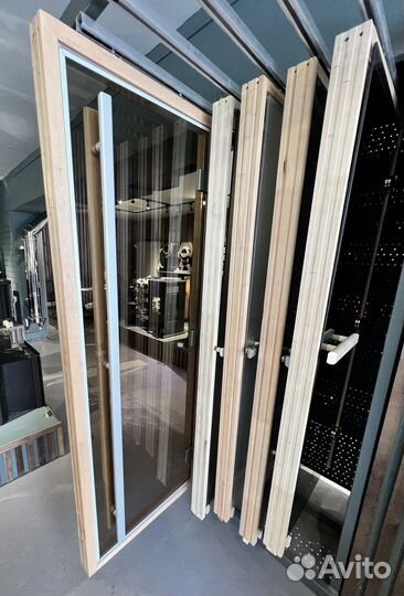 Дверь стеклянная в баню и сауну