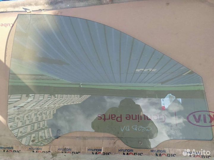 Стекло переднее правое Kia Carnival 2