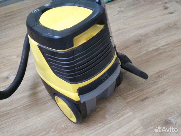 Моющий пылесос Karcher