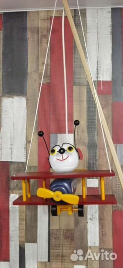 Продам люстру в детскую деревянная