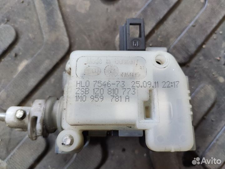 Активатор багажника лючка бензоба Skoda Octavia A5