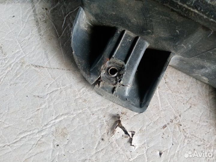 Резонатор воздушного фильтра Dodge Caravan grand