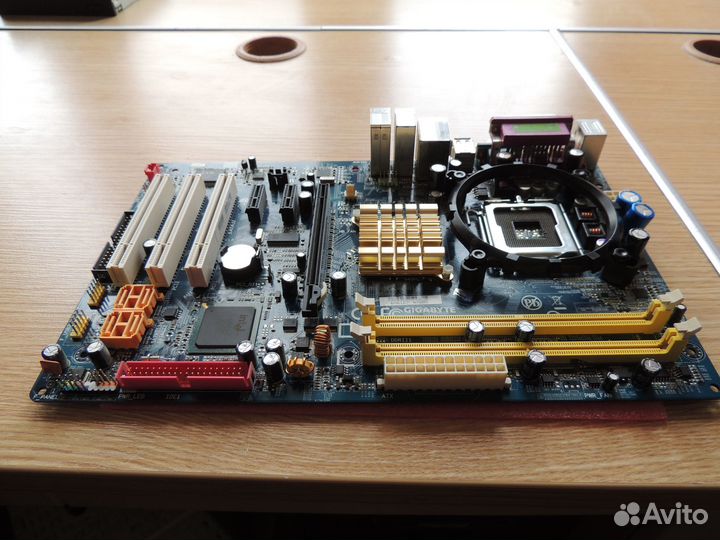 Gigabyte GA-8I945plge-RH
