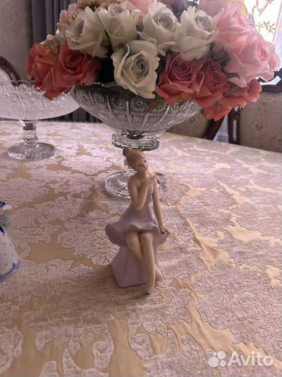 Статуэтка фарфор
