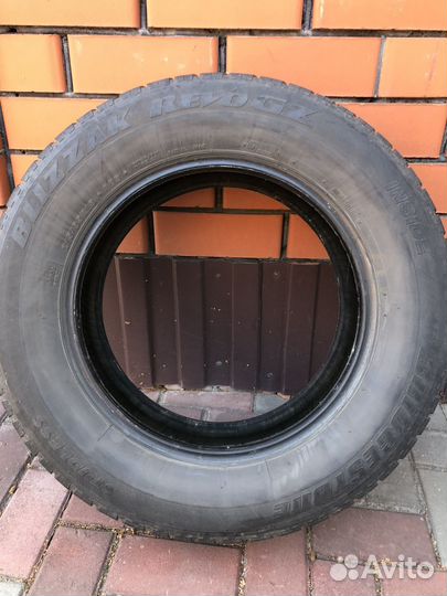 Bridgestone Blizzak Revo1 215/65 R16