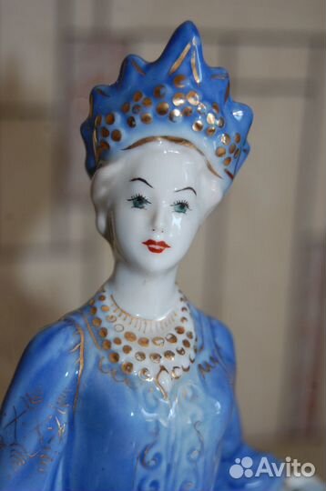 Фарфоровая статуэтка россия