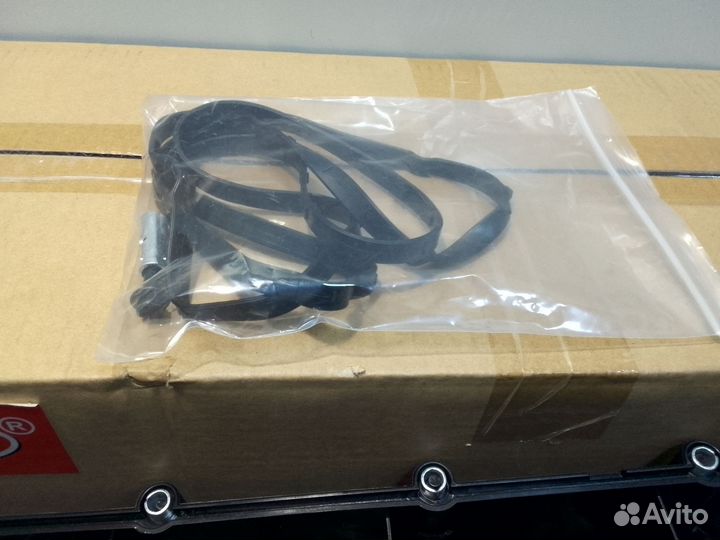 Крышка клапанов Cummins ISF 2,8 в сборе