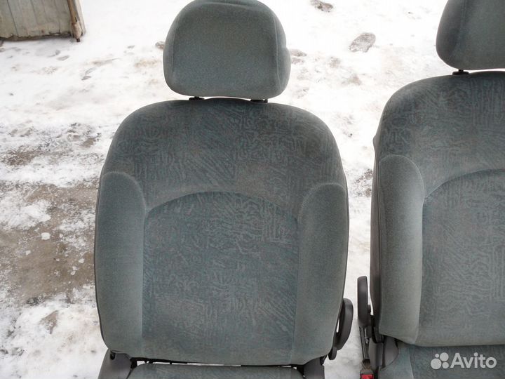 Передние сидения для Peugeot 206