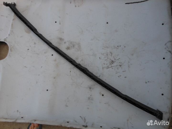 Планка под лобовое стекло нижняя для Peugeot 408