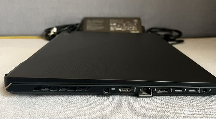 Asus rog zephyrus m16