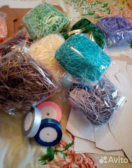 Коробки подарочные, наполнитель, лента