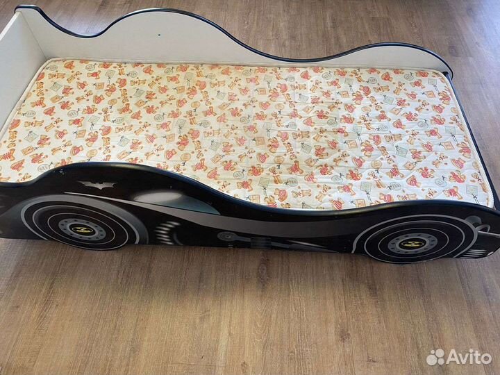 Детская кровать машинка