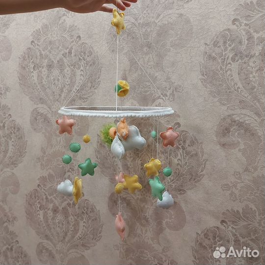 Детский мобиль в кроватку из фетра