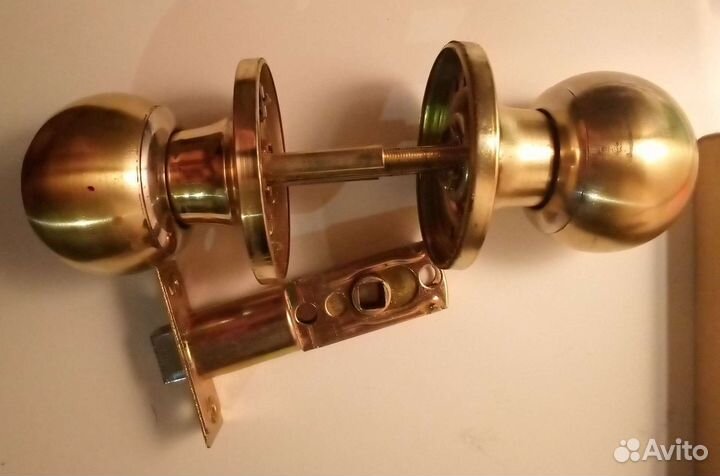 Дверная ручка межкомнатная