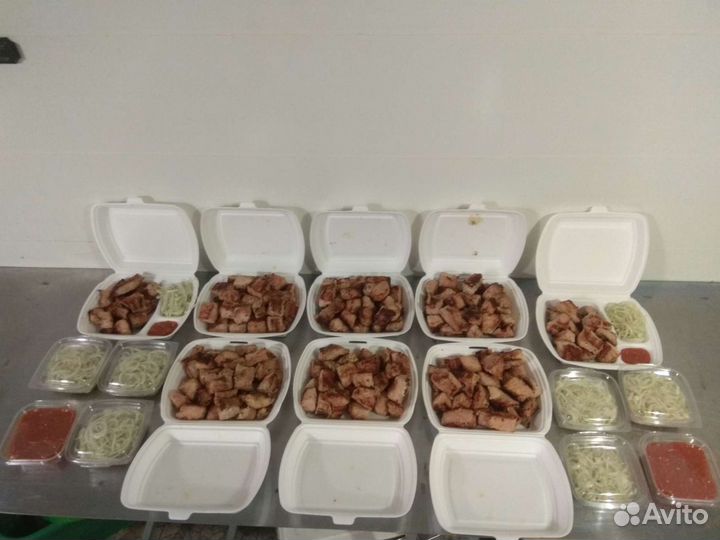 Шашлык жареный на углях