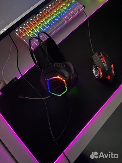 Игровая мышь, коврик для мыши, светящиеся наушники