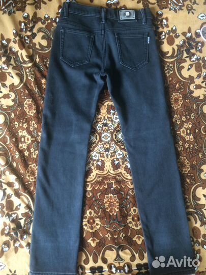 Чёрные джинсы