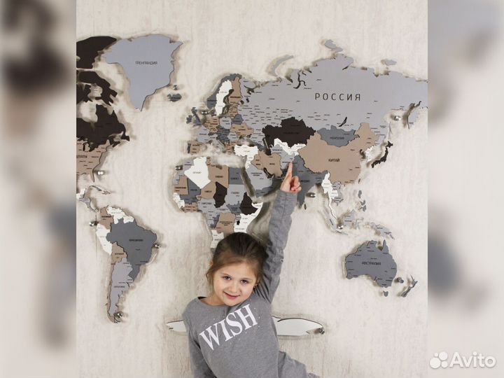 Карта мира из дерева с подсветкой