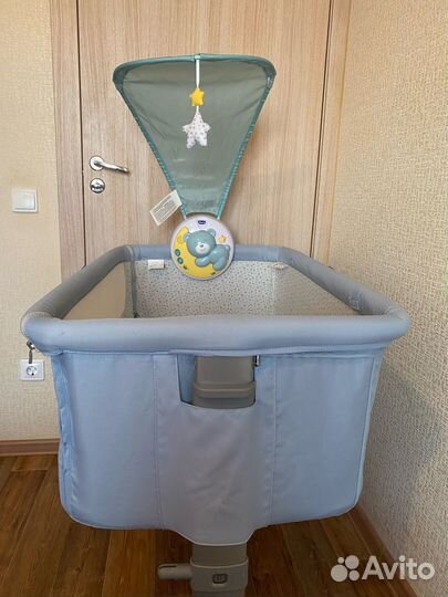 Кроватка Chicco Next To Me + мобиль Chicco