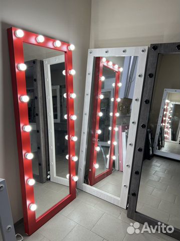 Гримерное зеркало с лампочками