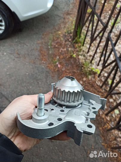 Помпа vkpc86415/SKF Водяной насос