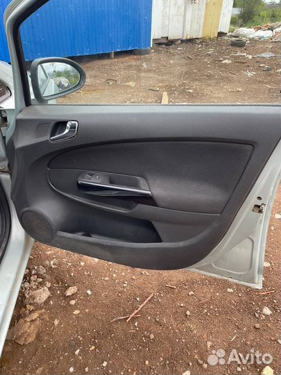 Дверные карты,обшивка двери Opel Corsa D