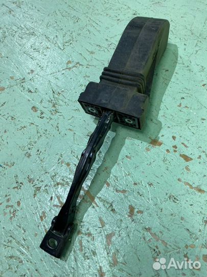 Ограничитель двери передний правый Volkswagen