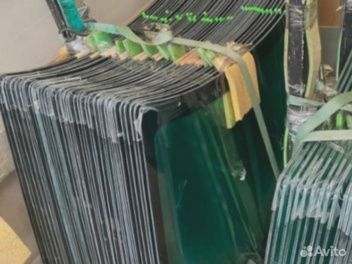 Стекло дверное левое/правое Komatsu