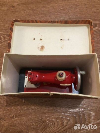 Детская швейная машинка СССР