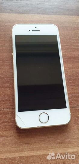 Телефон iPhone SE