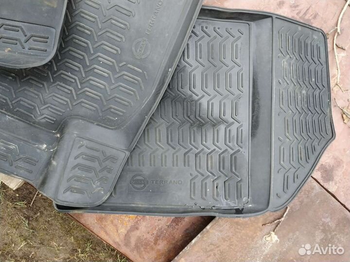 Коврики в салон автомобиля Nissan terrano