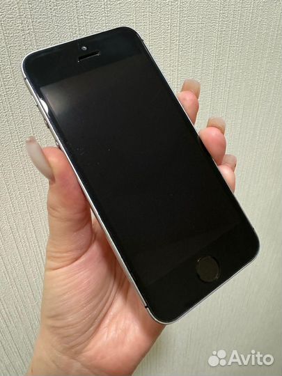 iPhone SE, 32 ГБ
