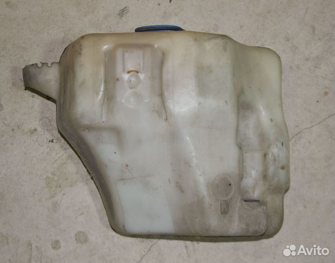 Бачок омывателя VW Passat B3