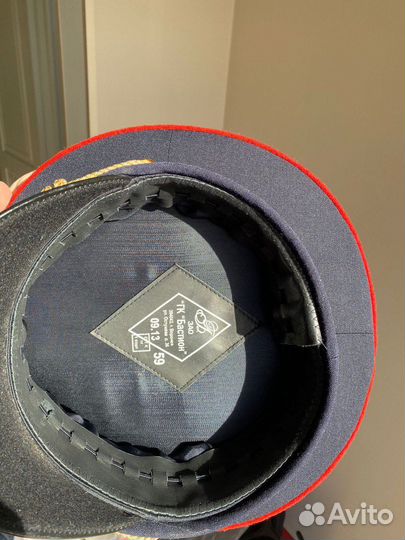 Полицейская брюки и фуражка,новые не разу не одева