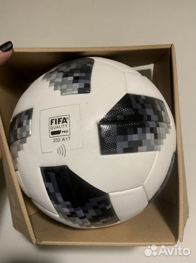 Футбольный мяч adidas telstar