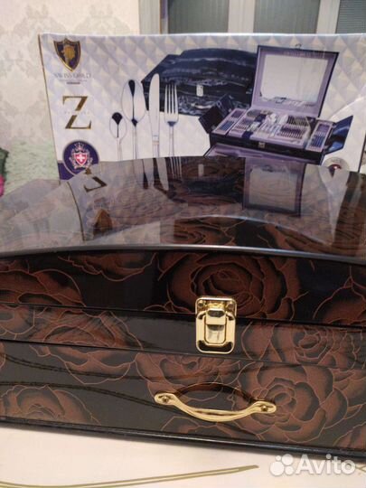 Швейцария (набор ложек,вилок,ножей и.т.д.72пр.)