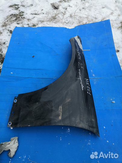 Mercedes w 204 крыло переднее левое